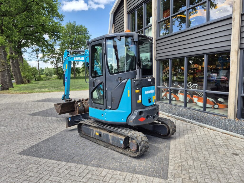 Mini excavator AIRMANN AX33U mididigger
