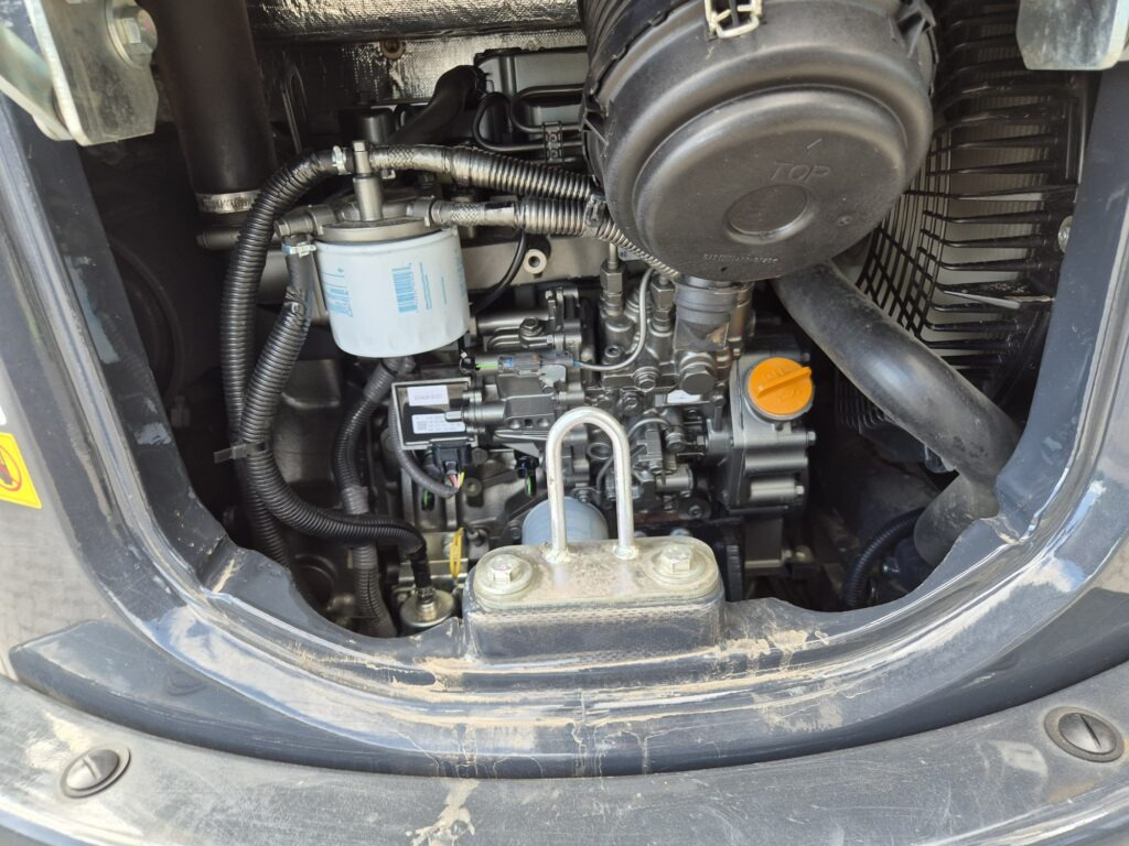 Mini excavator AIRMANN AX33U mididigger