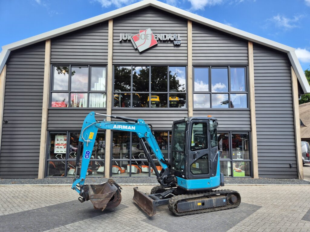Mini excavator AIRMANN AX33U mididigger