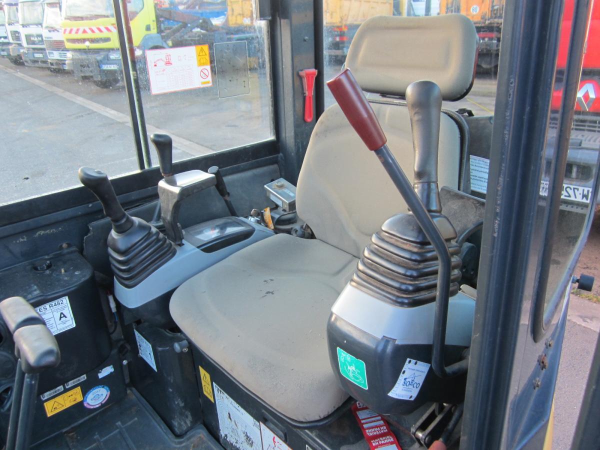 Mini excavator Komatsu PC26MR-3