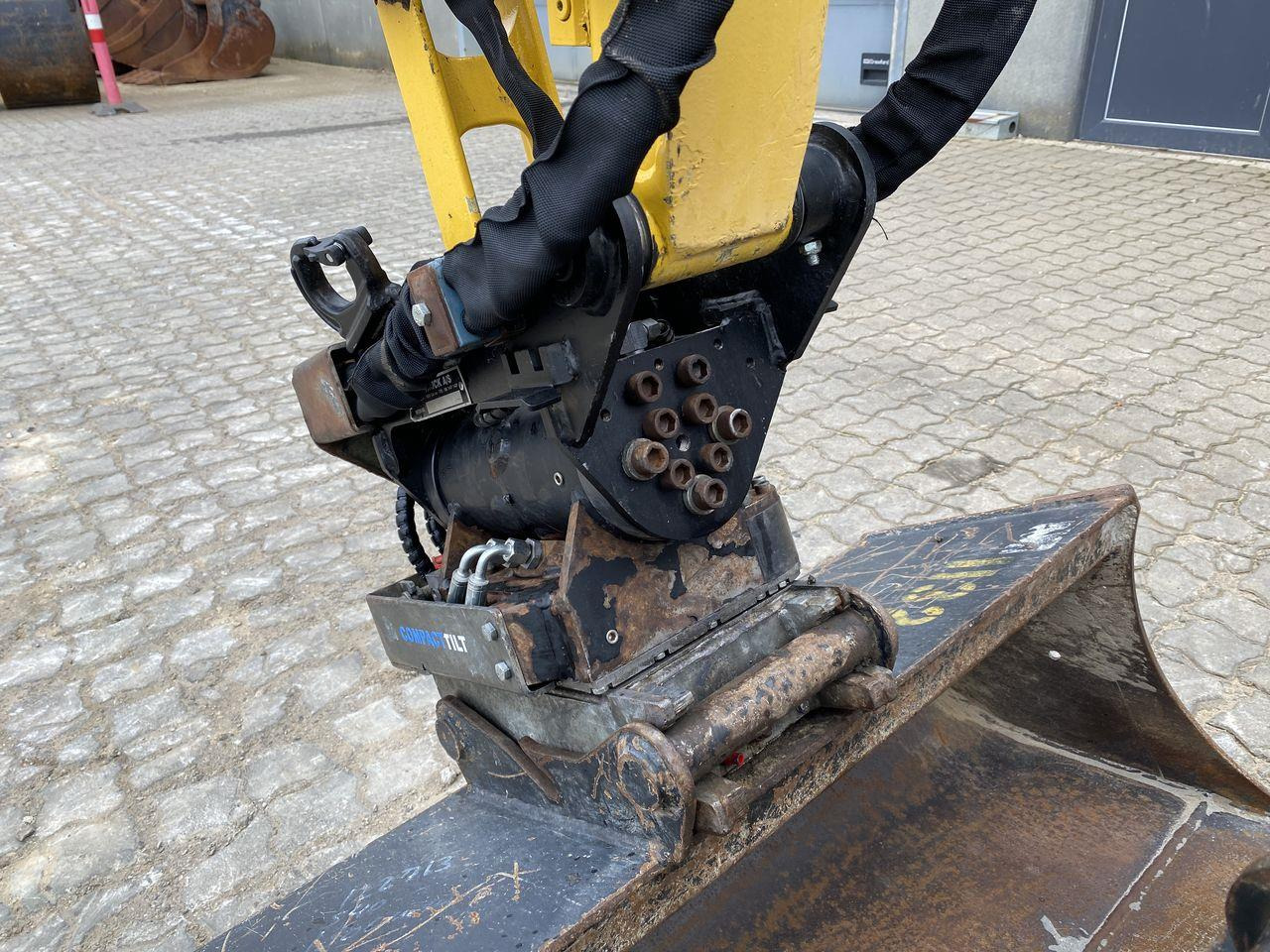 Mini excavator Komatsu PC26MR-3