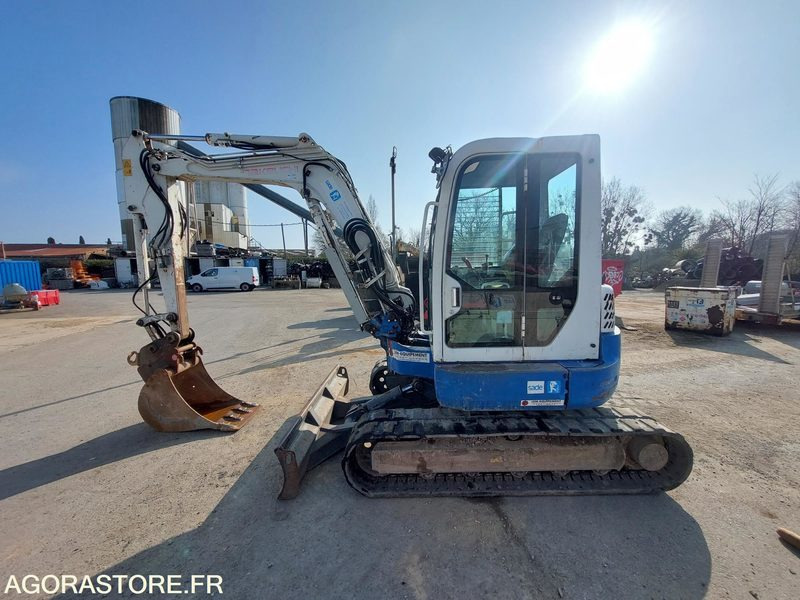Mini excavator MINI PELLE SUR CHENILLE  TAKEUCHI TB153FR  - 2012 / 8305 HEURES