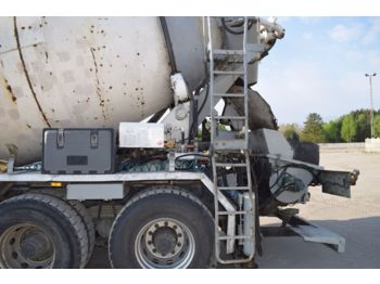 Concrete pump truck RENAULT KERAX: picture 1