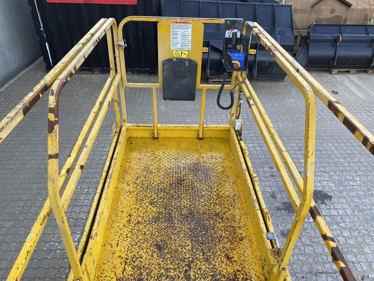 Scissor lift GMG 4046-ED