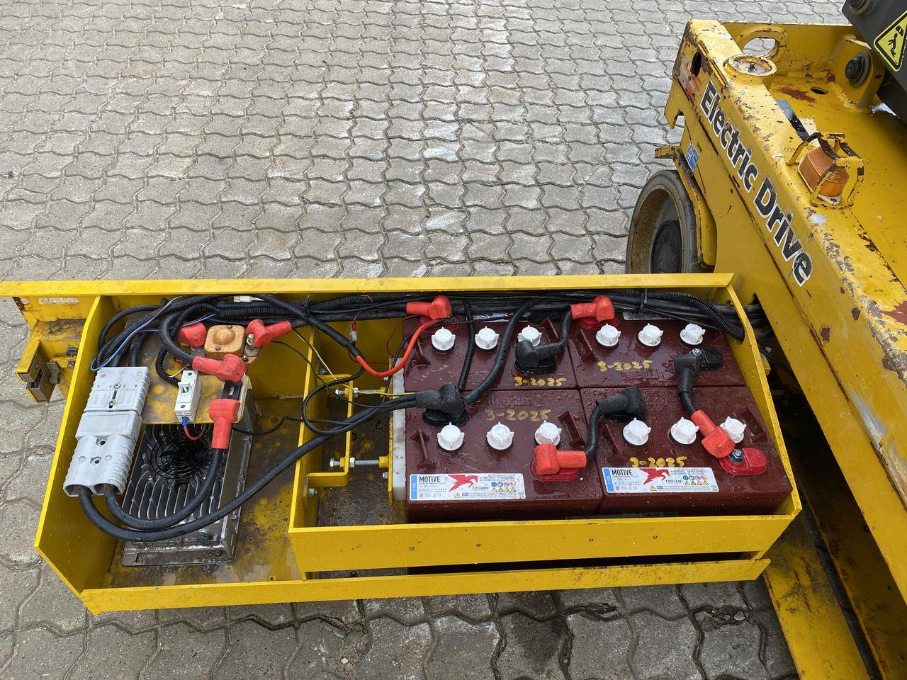 Scissor lift GMG 4046-ED