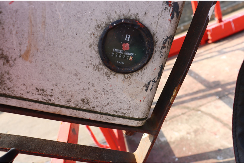 Scissor lift Holland lift B-195DL25