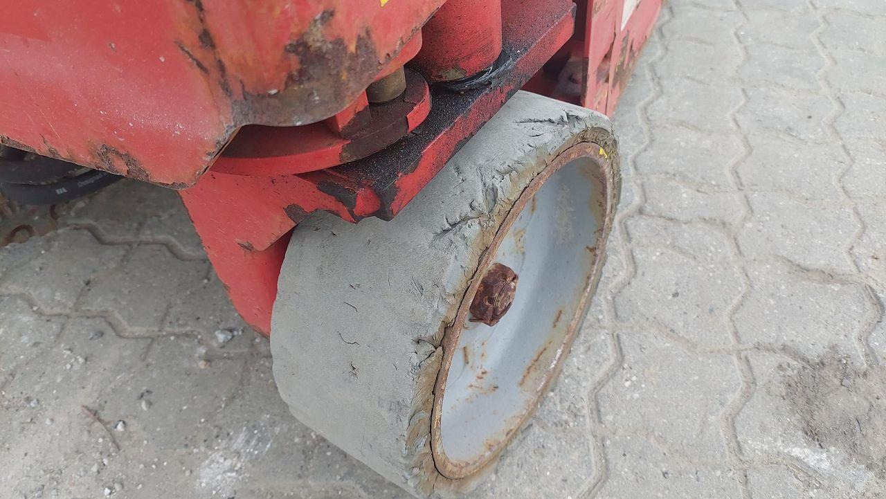 Scissor lift Manitou 78SEC