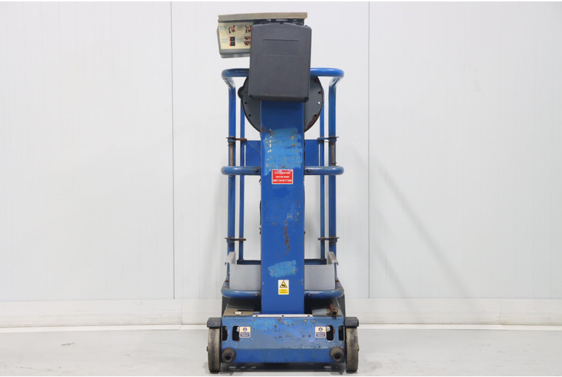 Scissor lift Power Towers Pecolift
