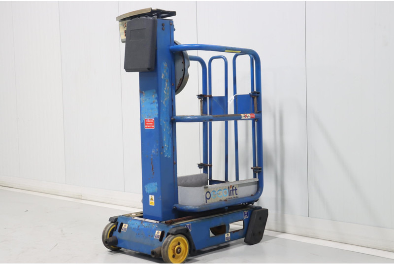 Scissor lift Power Towers Pecolift