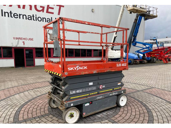 Scissor lift SKYJACK