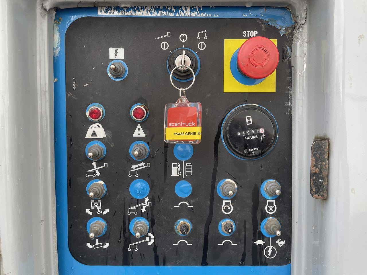 Telescopic boom Genie S-60HC