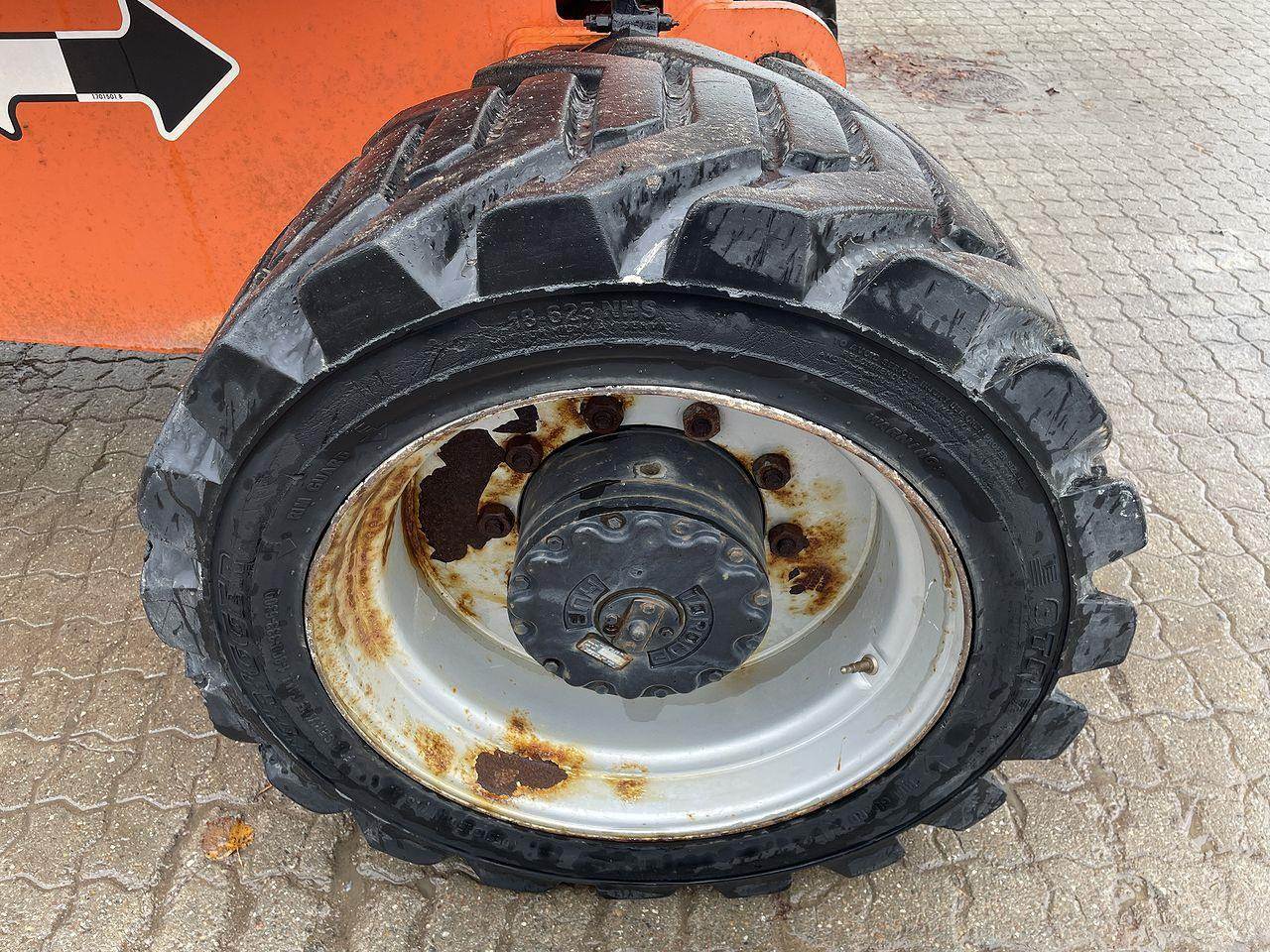 Telescopic boom JLG 800AJ