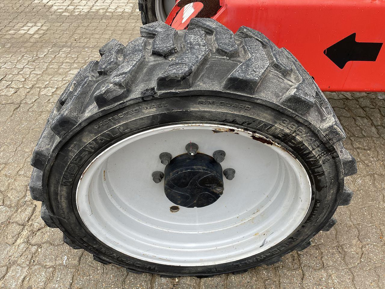 Telescopic boom Manitou 260TJ