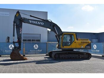 Crawler excavator Volvo EC240B: picture 1