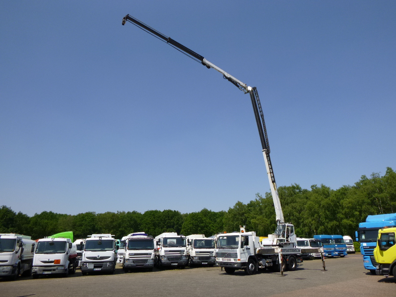 Mobile crane Volvo FL10 6x4 + Palfinger PK680TK: picture 8