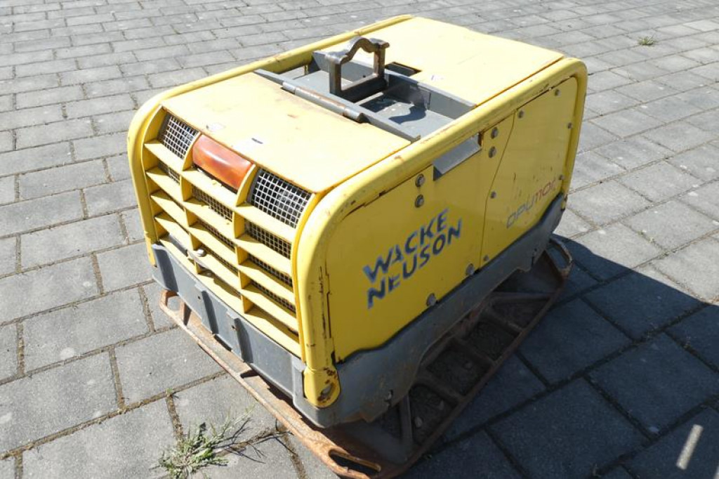 Construction machinery Wacker Neuson SE Rüttelplatte DPU 110rLem970 Baumaschine inkl. Fernbedienung