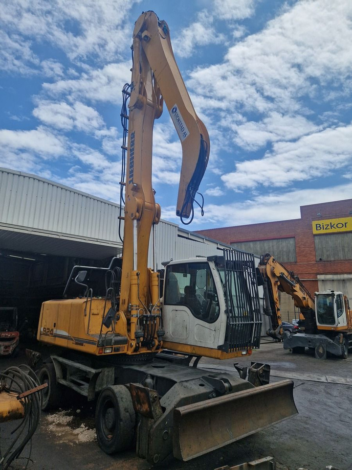 Waste/ Industry handler LIEBHERR A924C
