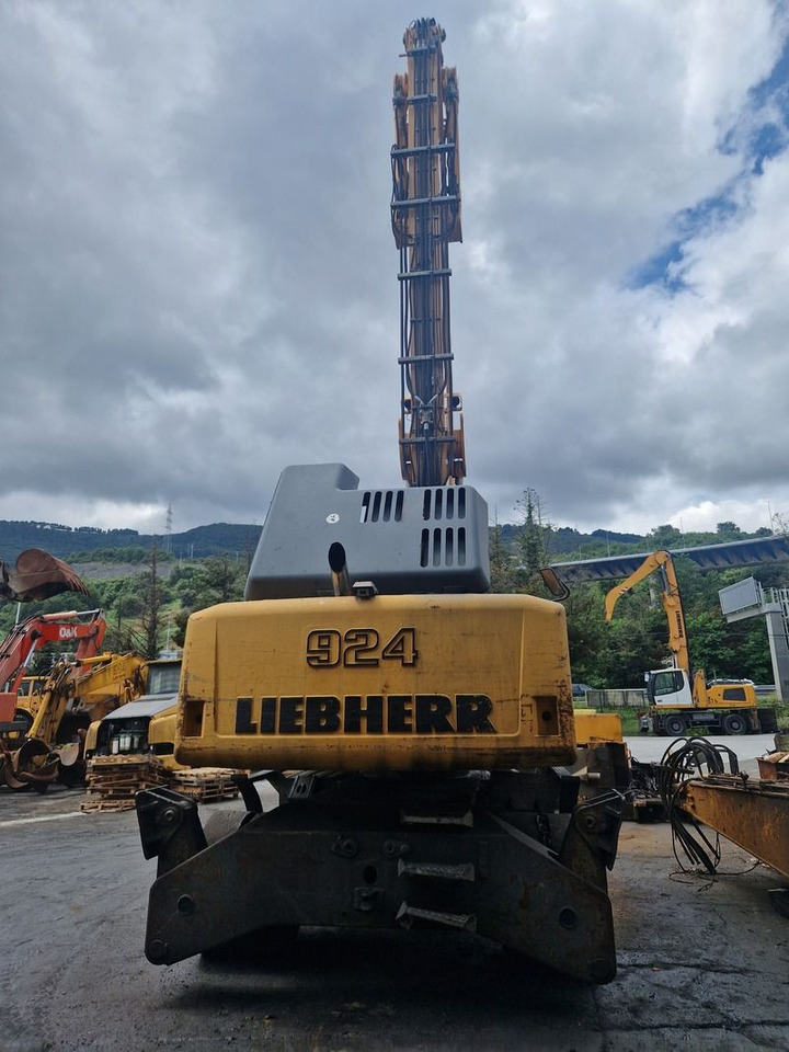 Waste/ Industry handler LIEBHERR A924C