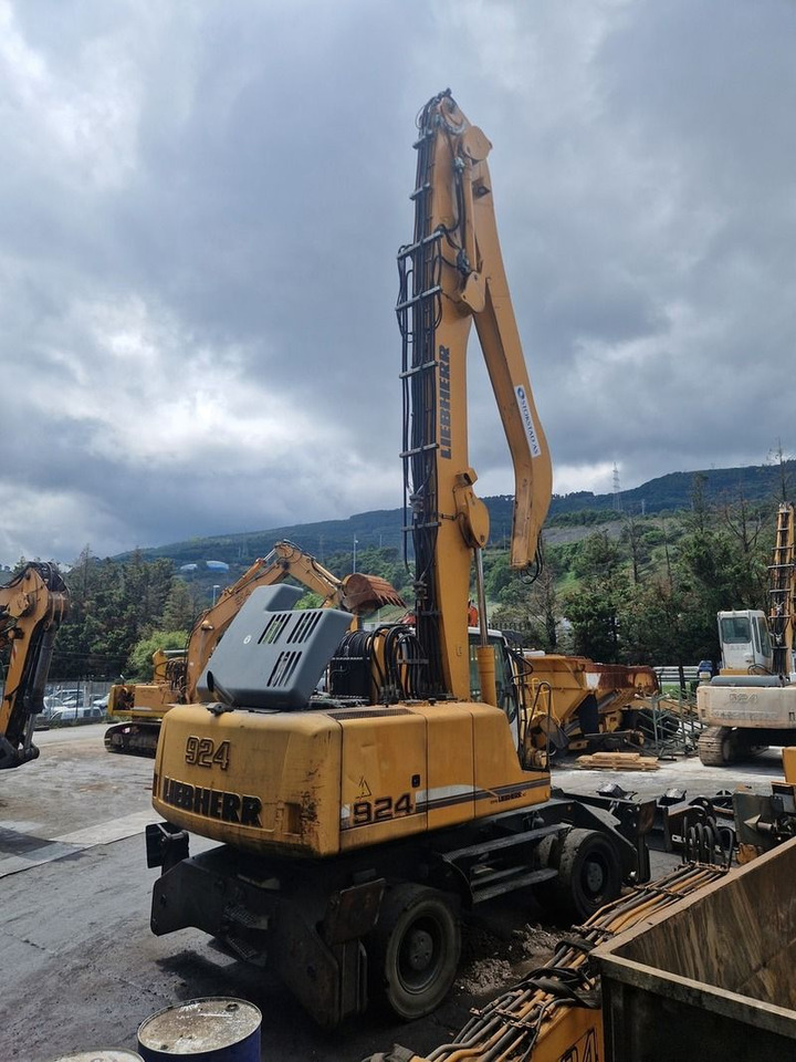 Waste/ Industry handler LIEBHERR A924C
