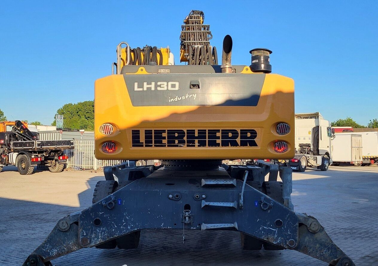 Waste/ Industry handler LIEBHERR LH30M