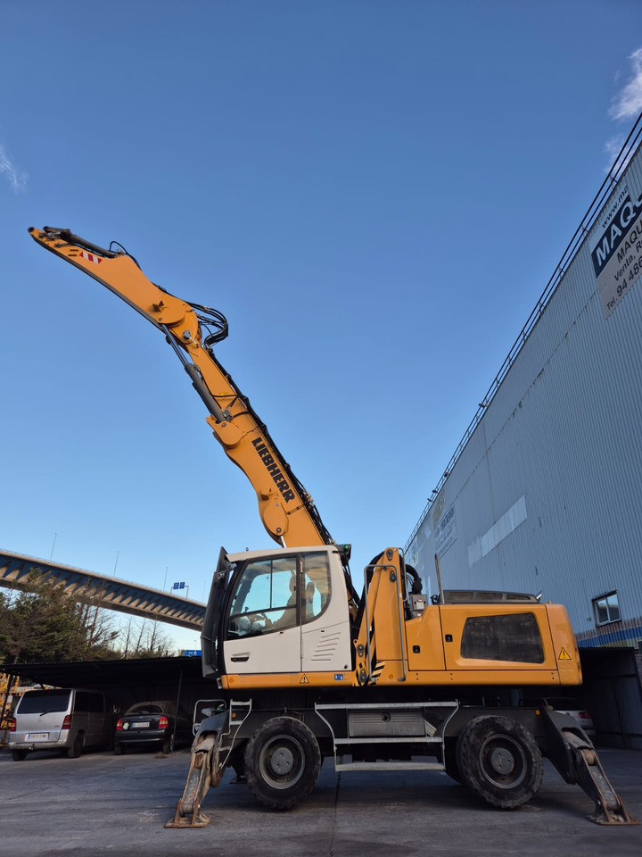 Waste/ Industry handler LIEBHERR LH30M