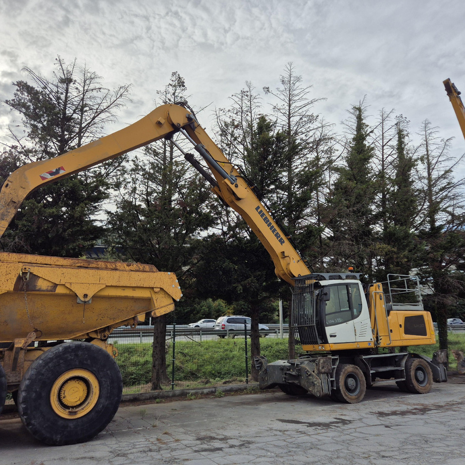 Waste/ Industry handler LIEBHERR LH30M