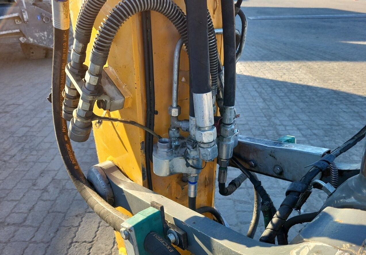 Waste/ Industry handler LIEBHERR LH30M