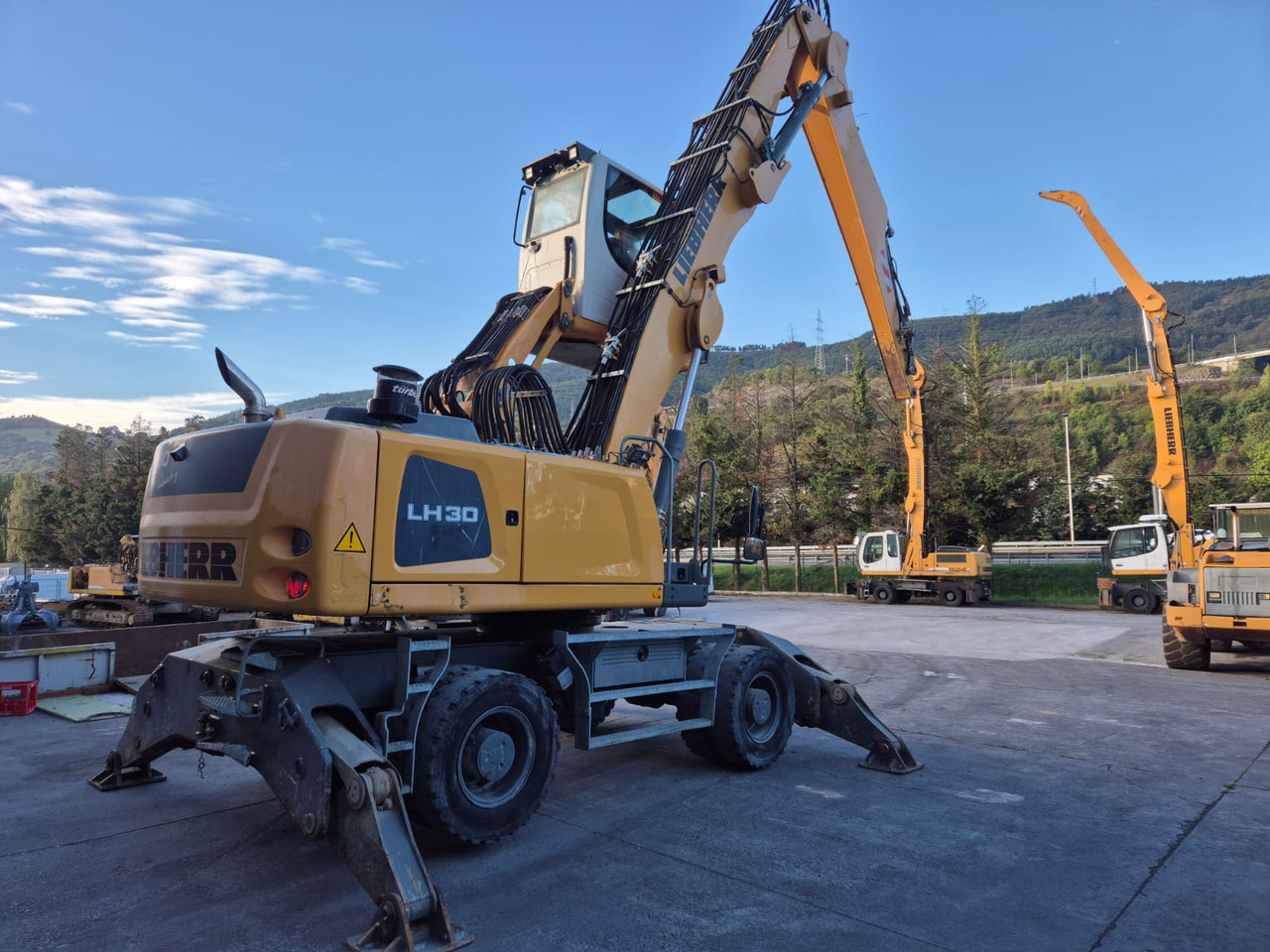 Waste/ Industry handler LIEBHERR LH30M