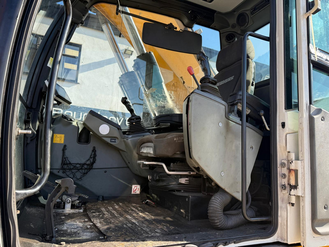 Waste/ Industry handler LIEBHERR LH30M