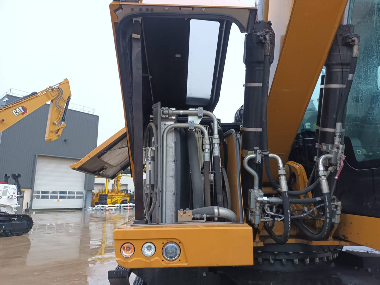Wheel excavator CAT MH3024-1