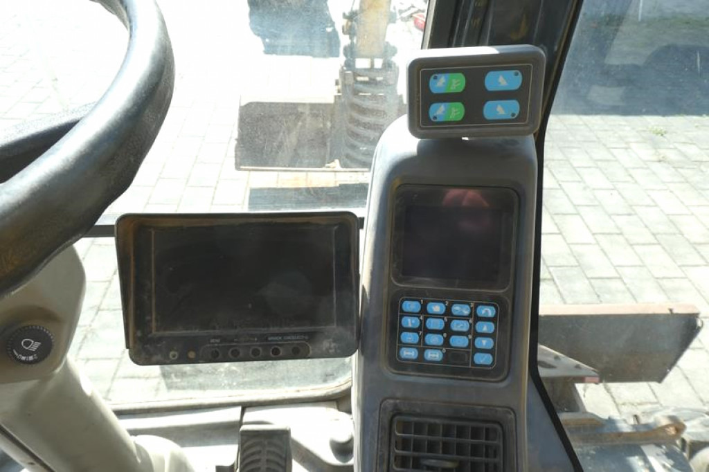 Wheel excavator KOMATSU HANOMAG Mobilbagger PW140-7 Mobilbagger