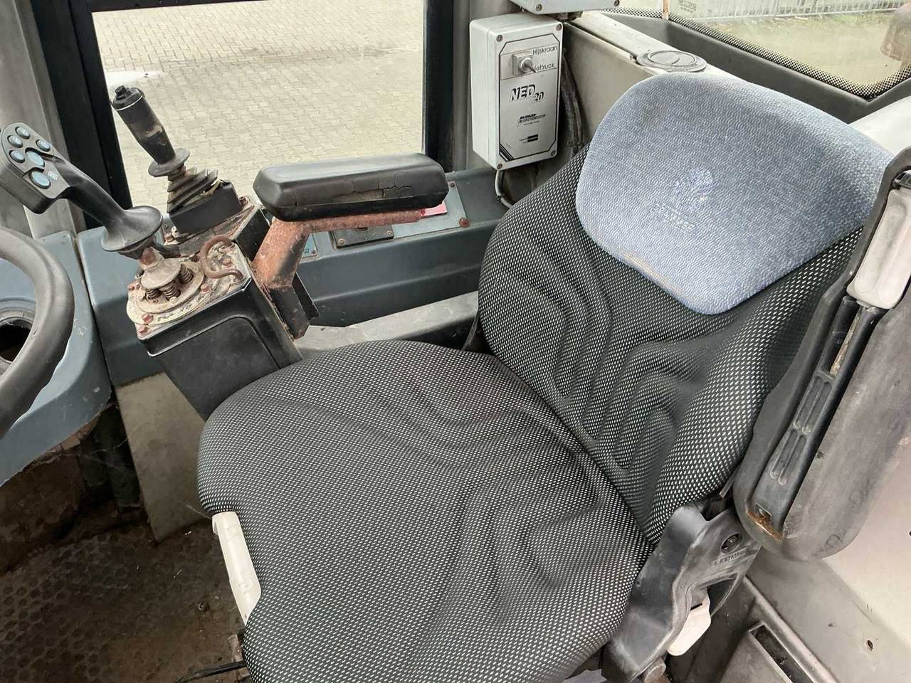 Wheel loader 2000 WORK ETHIC WG35D SHOVEL