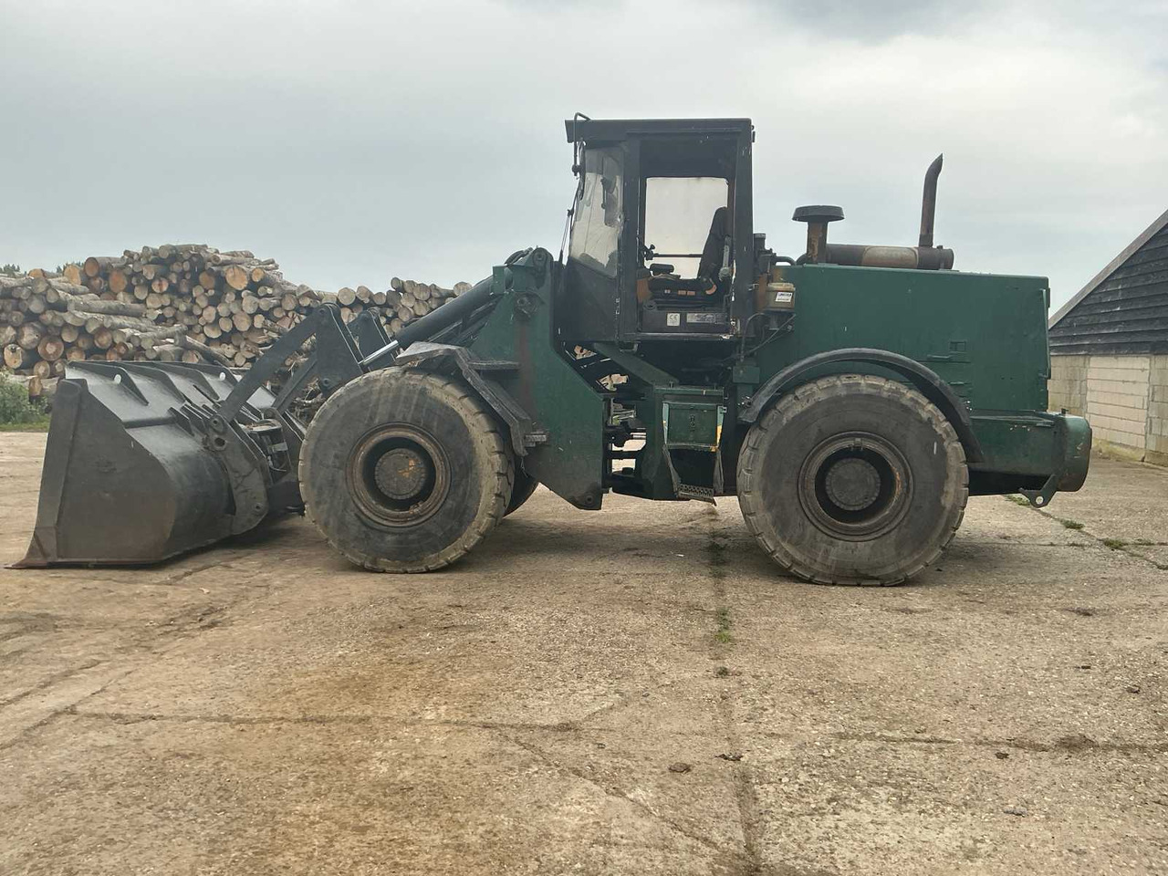 Wheel loader 2001: LJUNGBY L17 SHOVEL