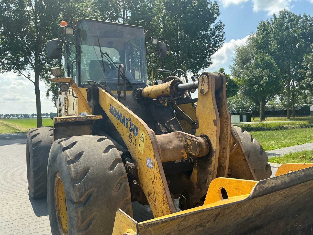 Wheel loader 2005 KOMATSU WA320-5H SHOVEL