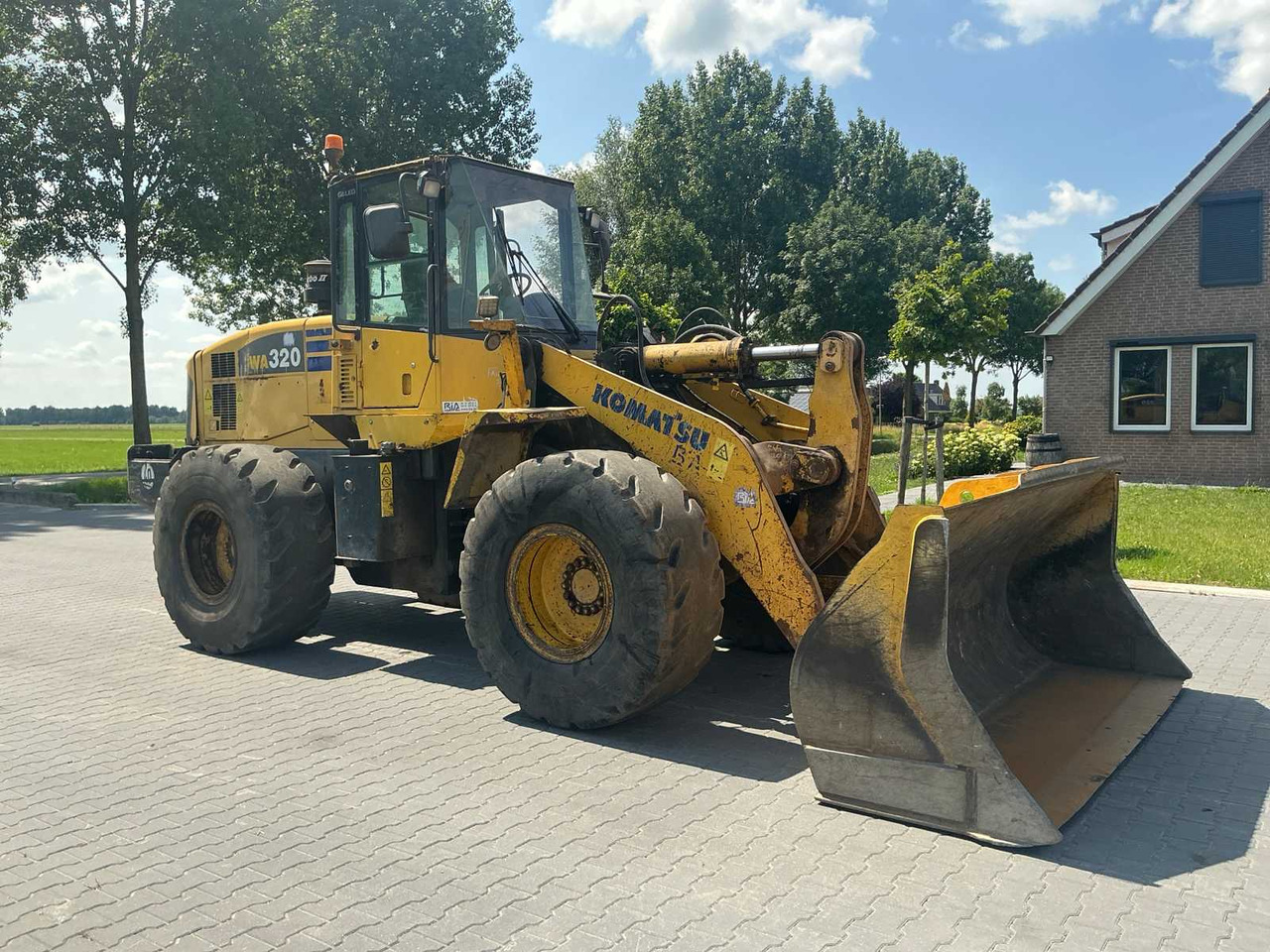 Wheel loader 2005 KOMATSU WA320-5H SHOVEL