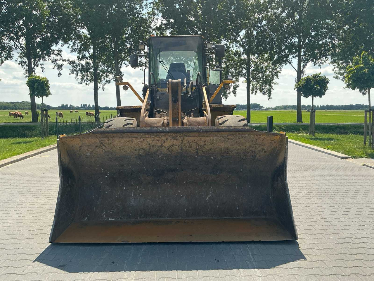 Wheel loader 2005 KOMATSU WA320-5H SHOVEL