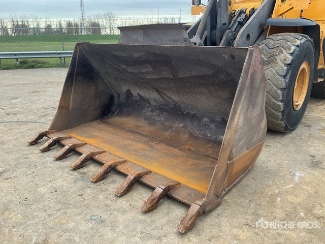 Wheel loader 2006 Volvo L120E Wheel Loader