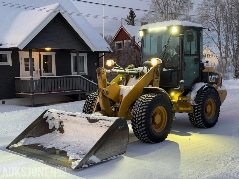 Wheel loader 2012 Cat 907H2 - Planeringsskuffe - Pallegaffler - 3646T