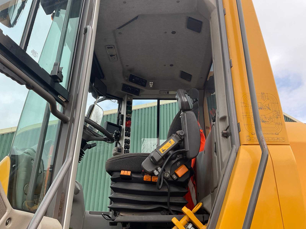 Wheel loader 2012 VOLVO L60G SHOVEL