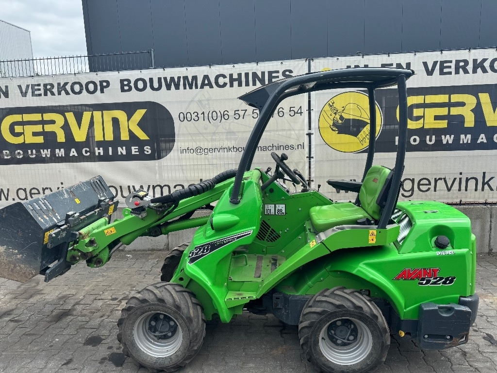 Wheel loader Avant 528