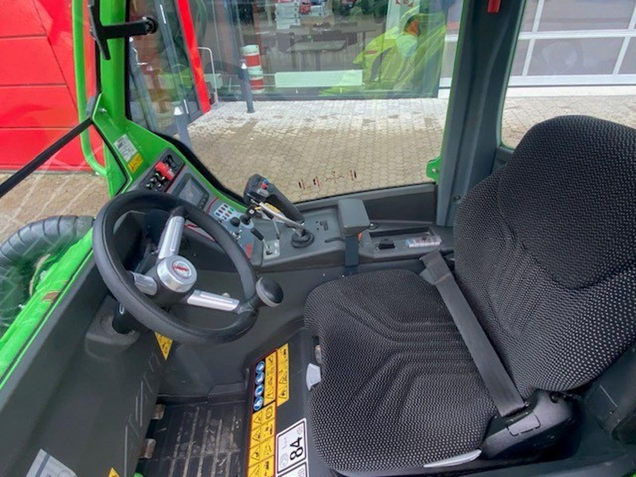 Wheel loader Avant 760i