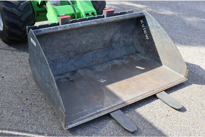 Wheel loader Avant M735