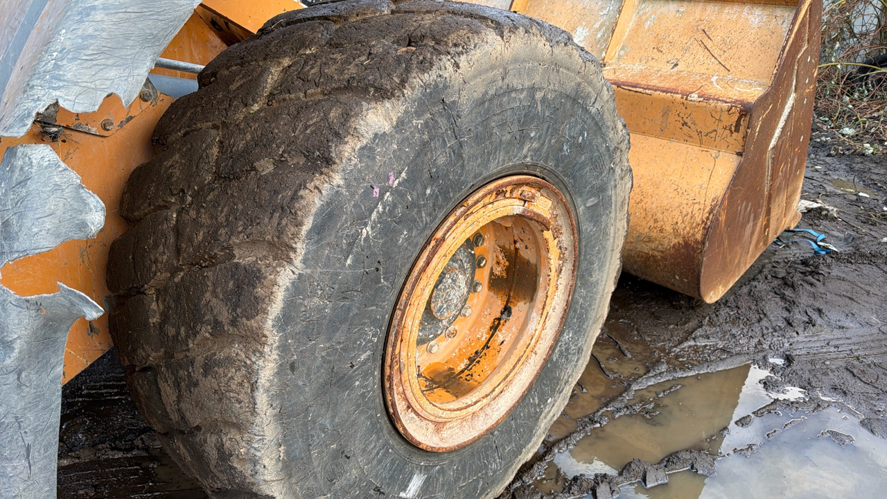 Wheel loader CASE 821F