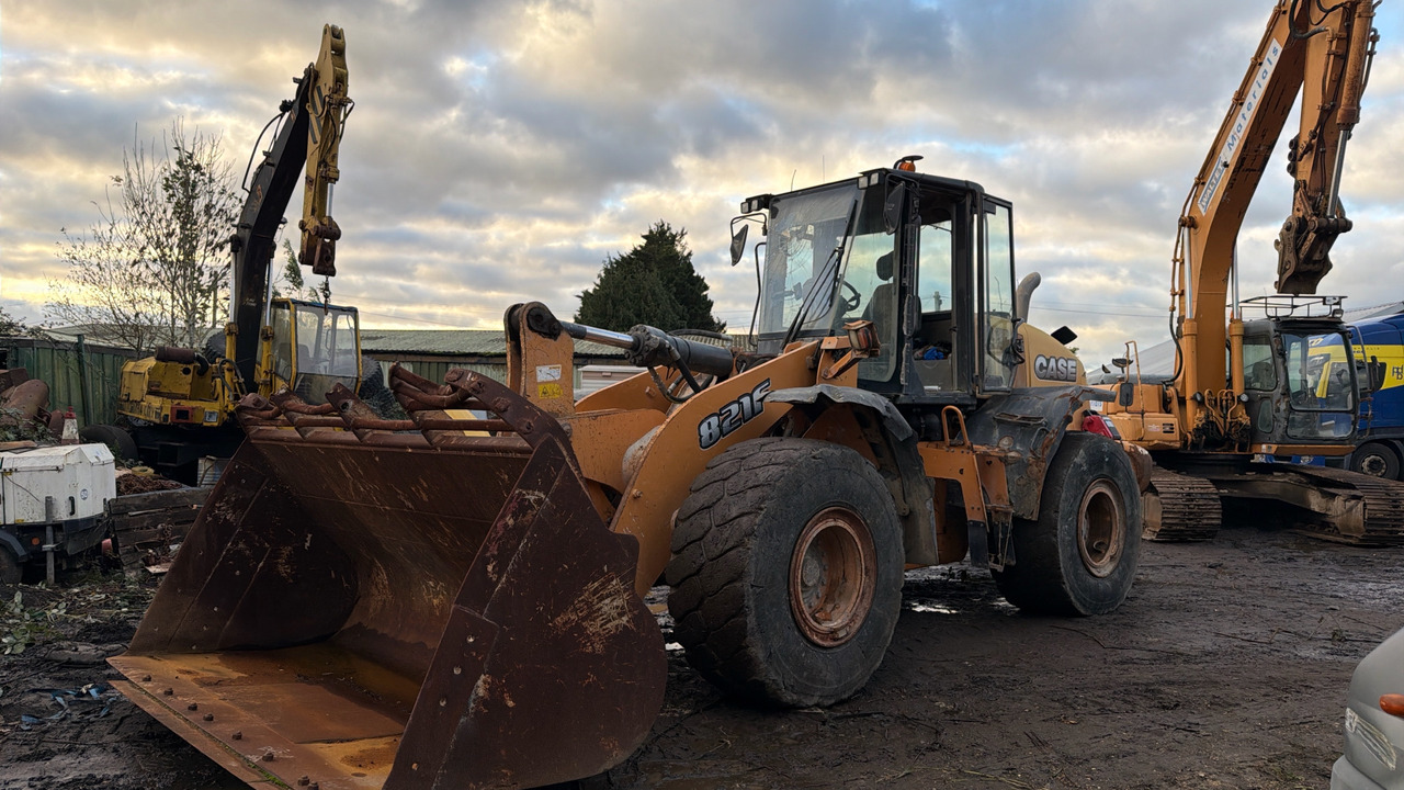 Wheel loader CASE 821F