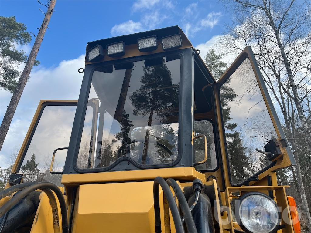 Wheel loader CAT