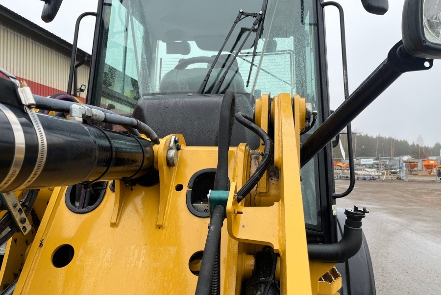 Wheel loader CATERPILLAR 908 M