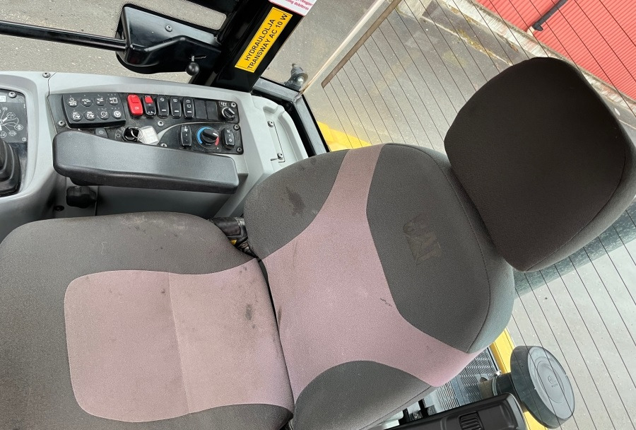 Wheel loader CATERPILLAR 908 M