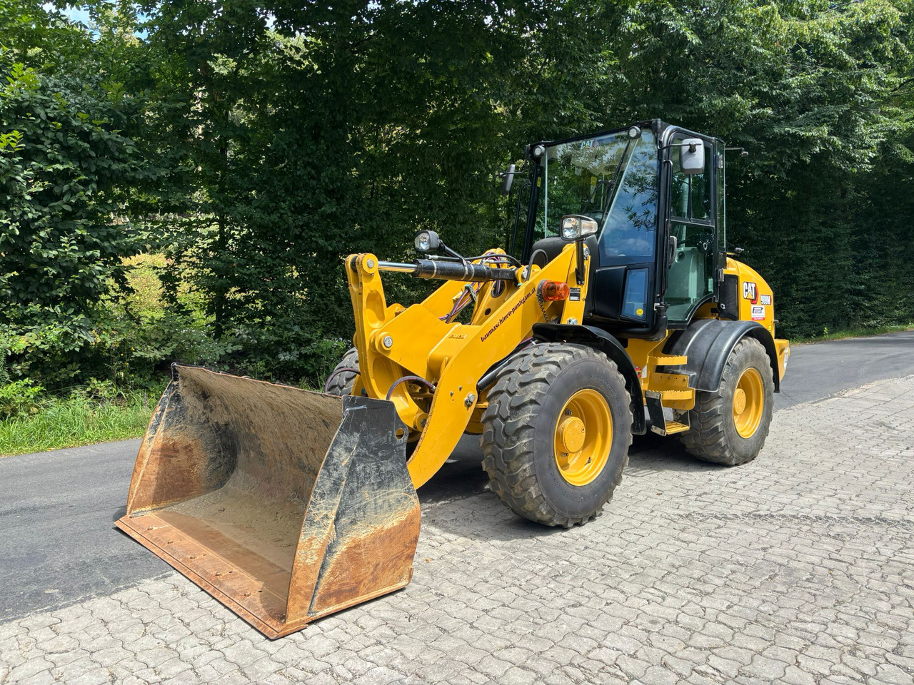 Wheel loader CATERPILLAR 908 M