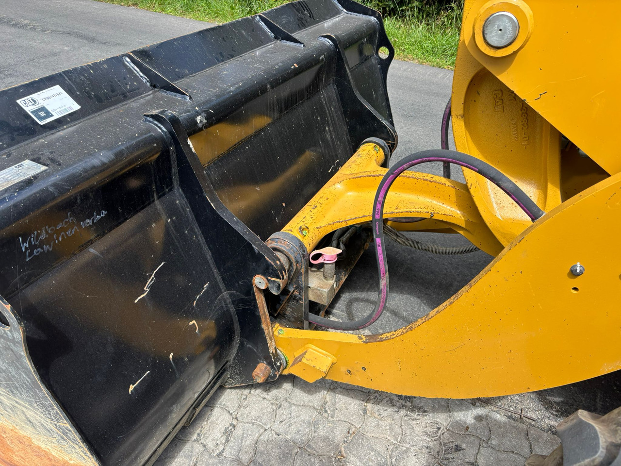 Wheel loader CATERPILLAR 908 M