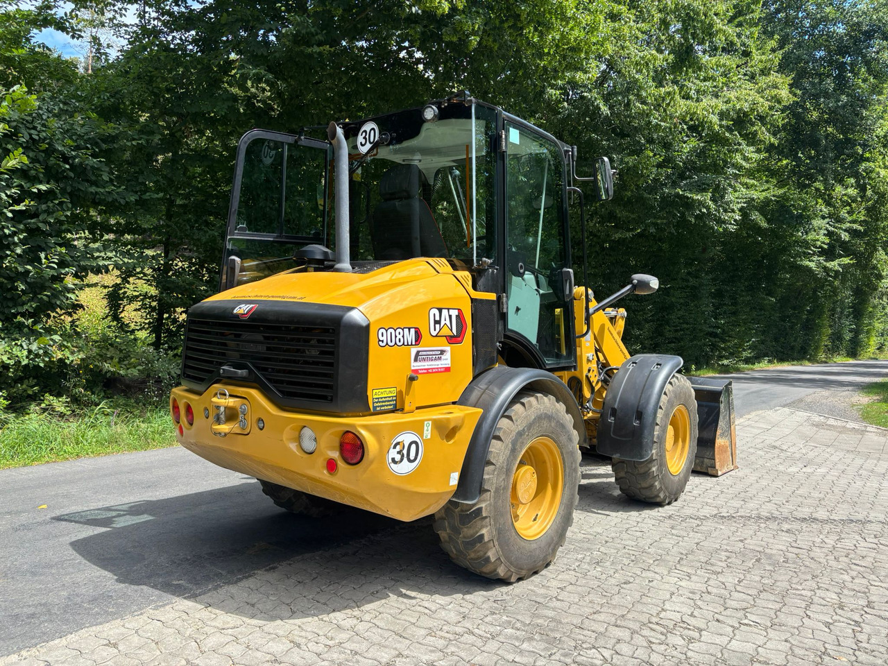 Wheel loader CATERPILLAR 908 M